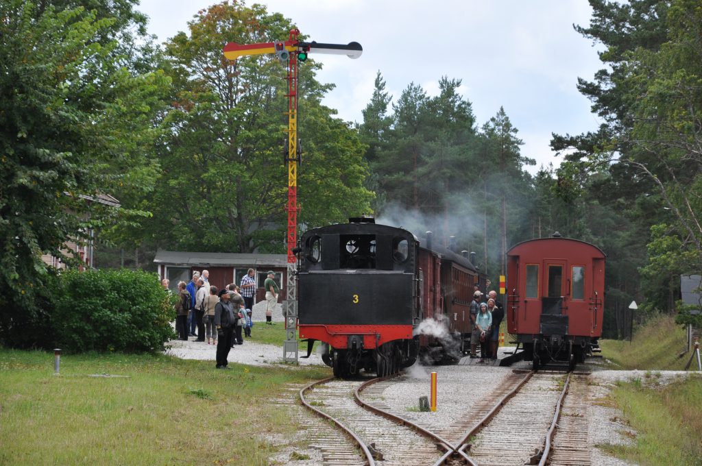 Tågmöte på Tule station vid Museijärnvägens dag den 31 augusti 2014
